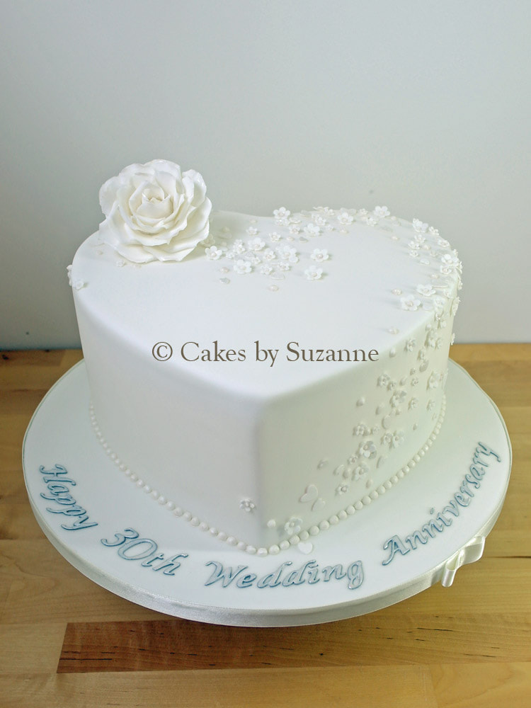 heart wedding anniversary cake 30th white rose blossoms